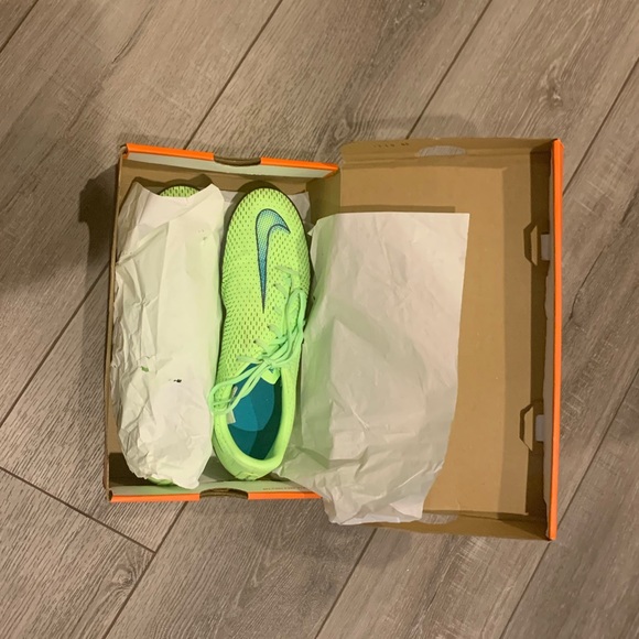LIKE NEW Nike Cleats - Phantoms Neon Yellow/Green - Picture 10 of 11